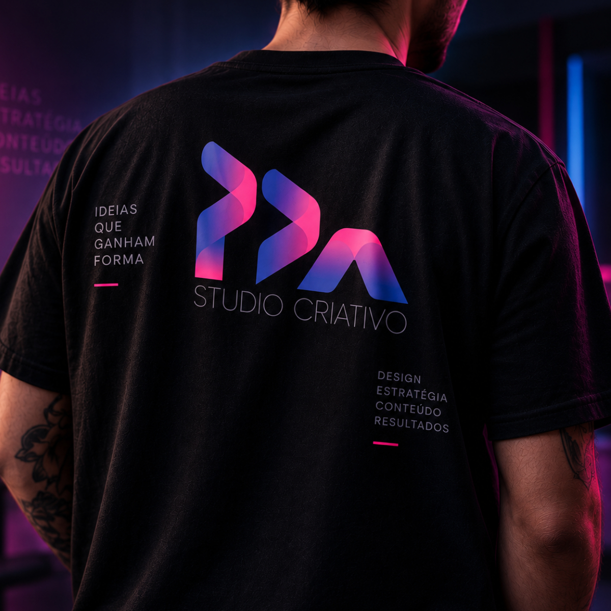 Aplicação da identidade PDA Studio Criativo em camiseta